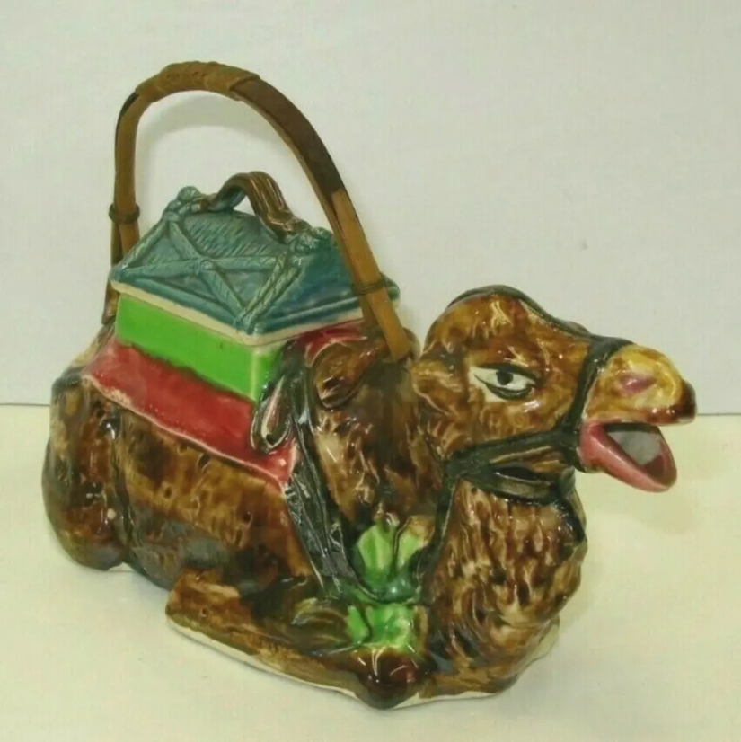 22 Crazy Antiques That Collectors Pay Big Money For 22 Crazy Antiques That Collectors Pay Big Money For