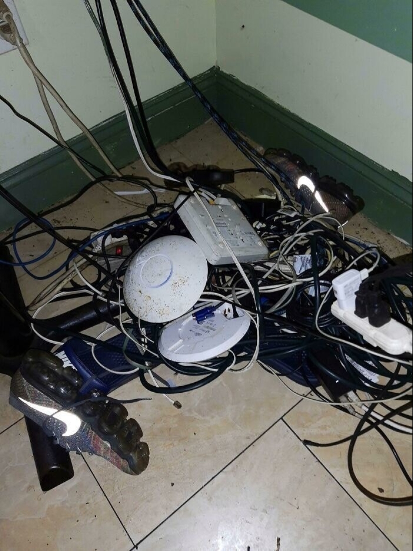 22 epic files with gadgets and other electronics 22 epic files with gadgets and other electronics