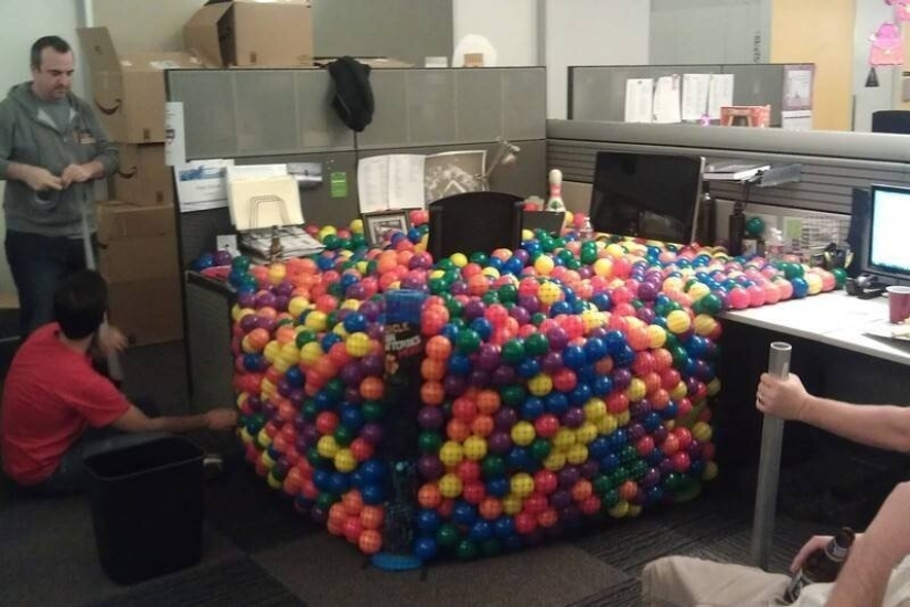 22 examples of the best office pranks and jokes