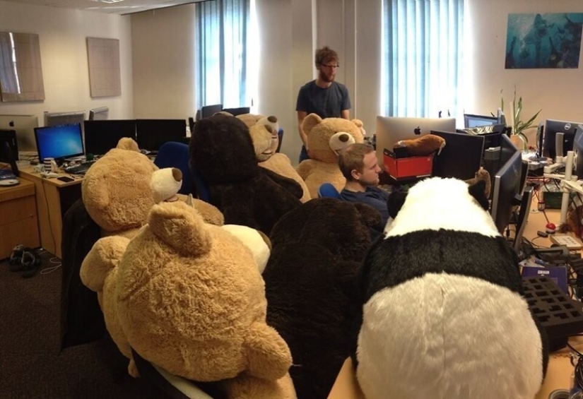 22 examples of the best office pranks and jokes