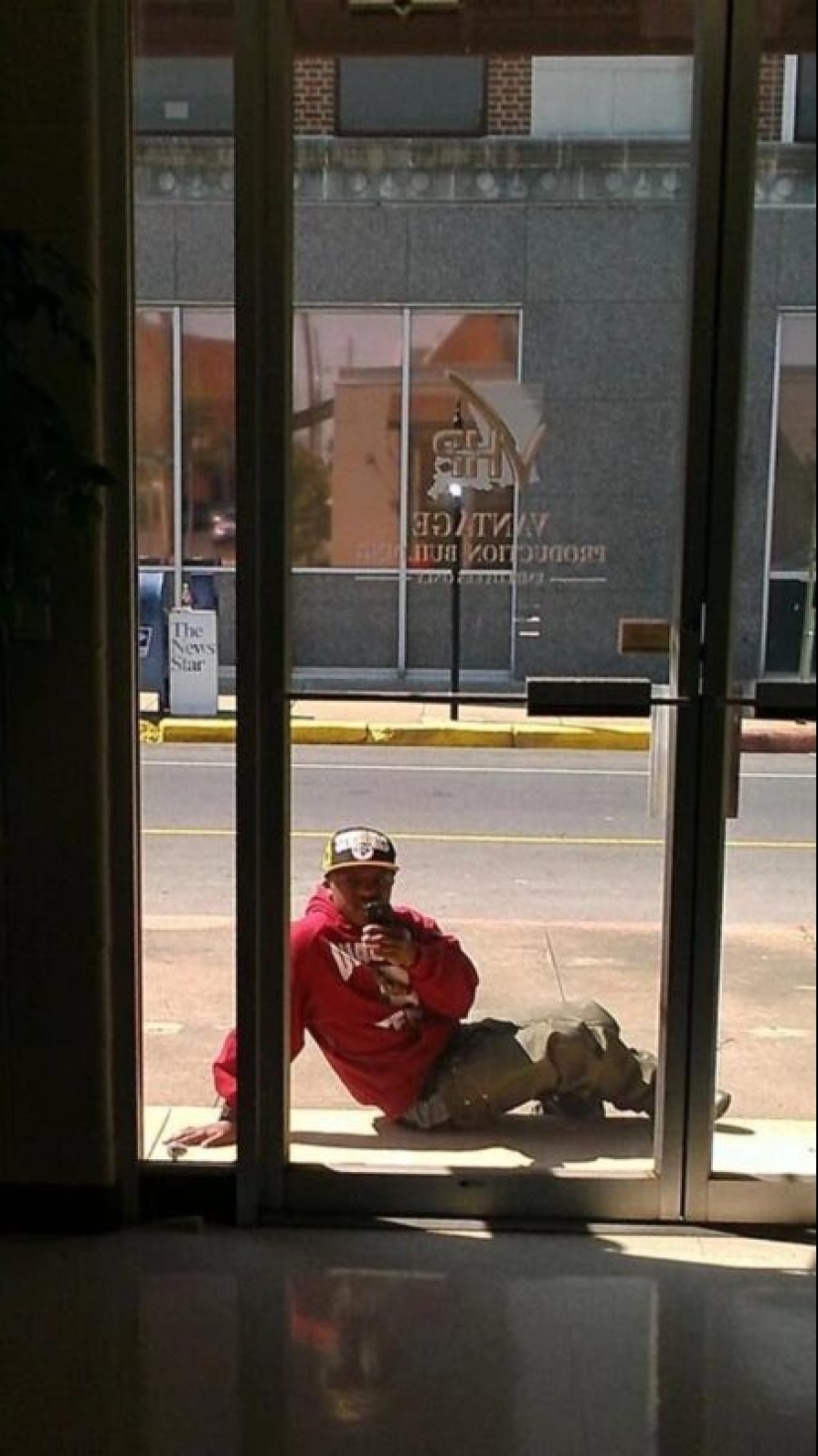 22 fotos de personas atrapadas tomando selfies idiotas 22 fotos de personas atrapadas tomando selfies idiotas