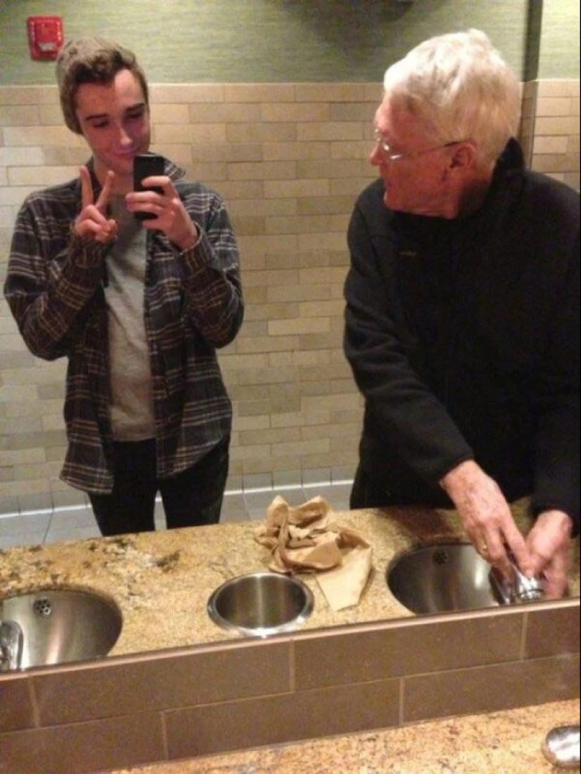 22 fotos de personas atrapadas tomando selfies idiotas 22 fotos de personas atrapadas tomando selfies idiotas