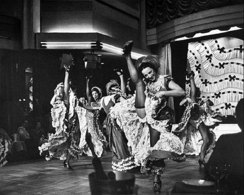 22 glamorous beauty of the mid-twentieth century in elegant stockings