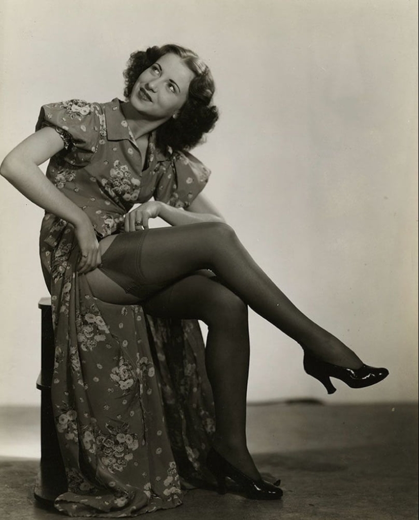 22 glamorous beauty of the mid-twentieth century in elegant stockings