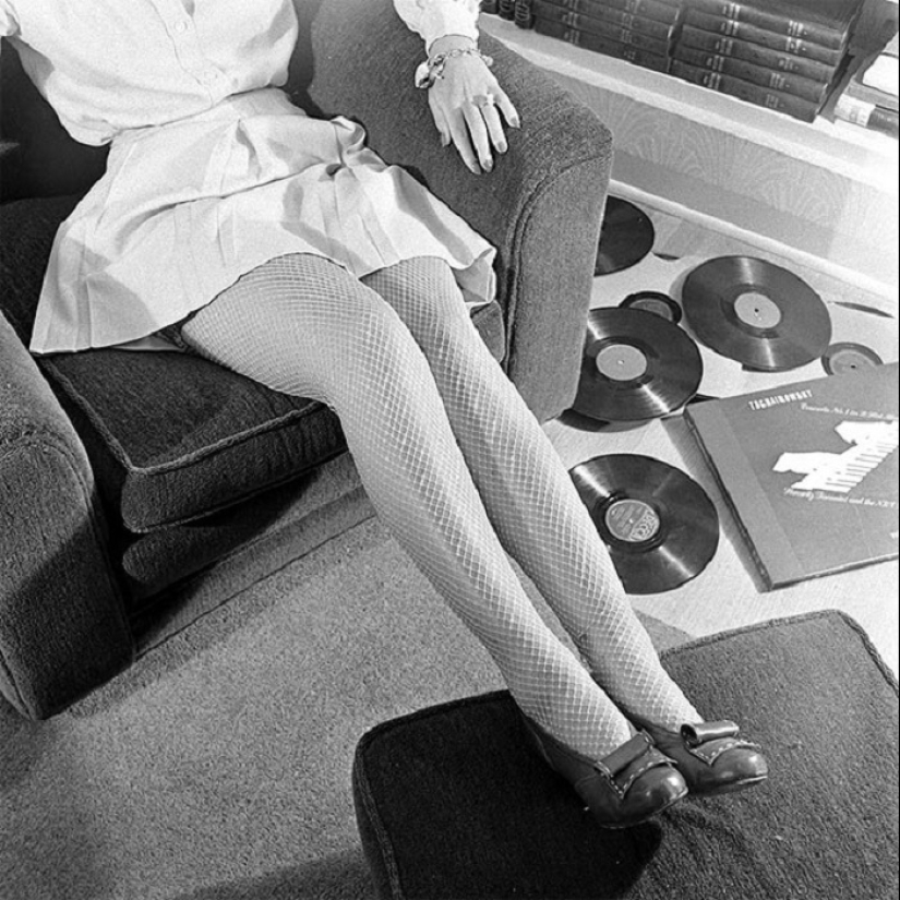 22 glamorous beauty of the mid-twentieth century in elegant stockings