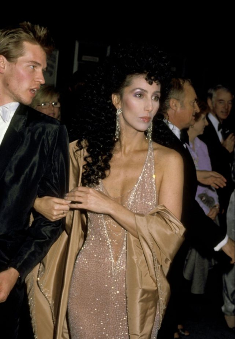 22 gorgeous vintage photos of Cher from the 80s 22 gorgeous vintage photos of Cher from the 80s