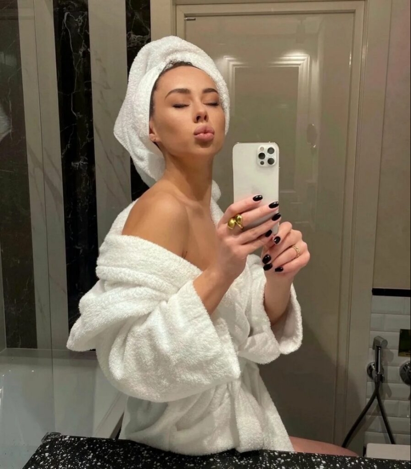 22 hot girls in towels and bathrobes 22 hot girls in towels and bathrobes