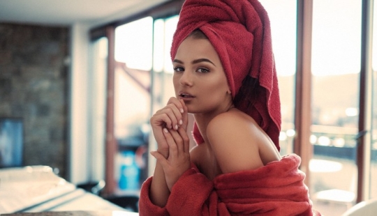 22 hot girls in towels and bathrobes