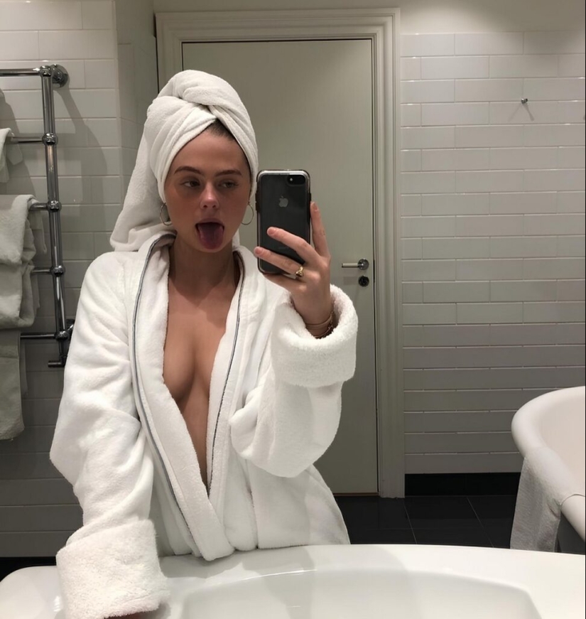 22 hot girls in towels and bathrobes 22 hot girls in towels and bathrobes