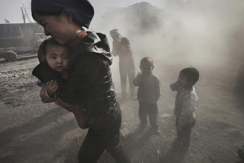 22 photographs of Chinese photographer Li Guang, who disappeared because of his beliefs