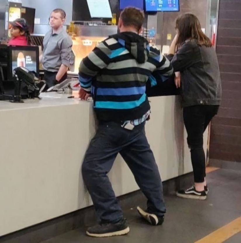 22 strange and ridiculous poses in which these people-yogis were caught 22 strange and ridiculous poses in which these people-yogis were caught