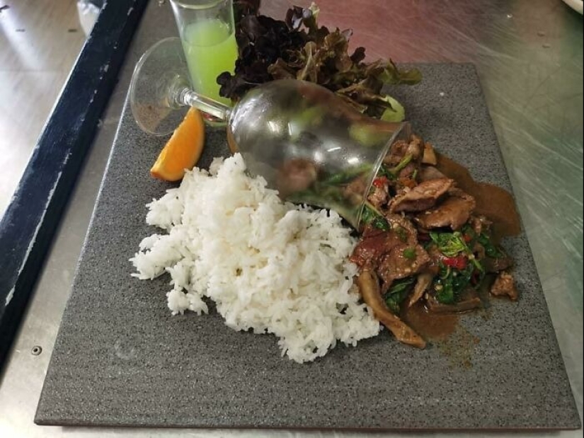 22 Times Restaurants Served Their Meals In A Way That Wowed Customers