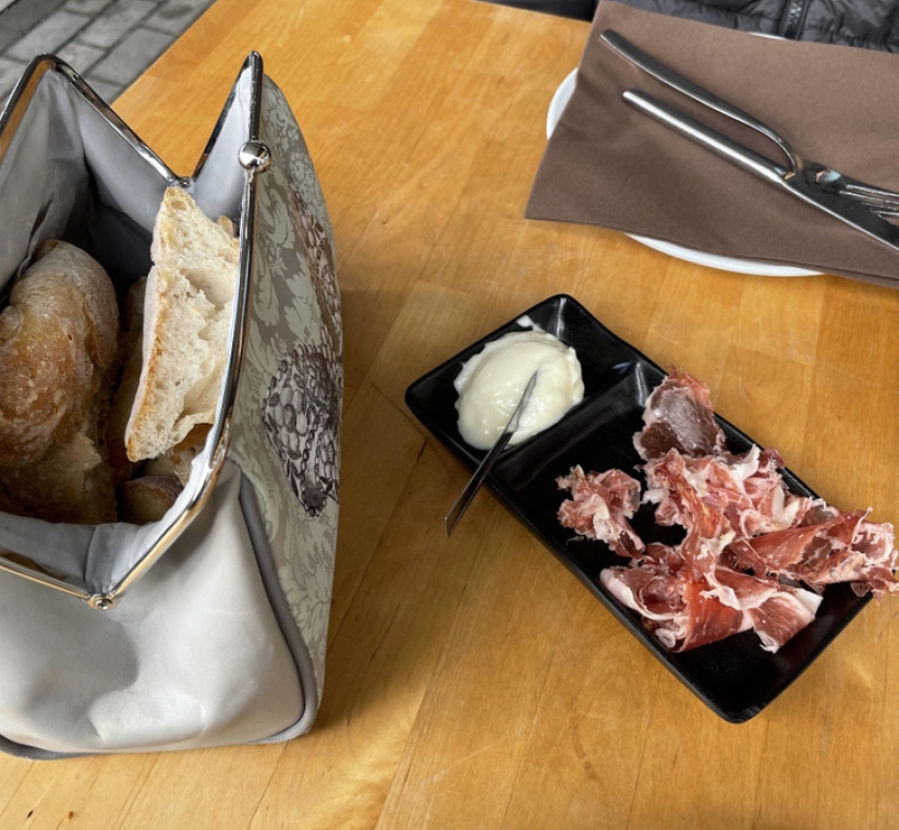 22 Times Restaurants Served Their Meals In A Way That Wowed Customers