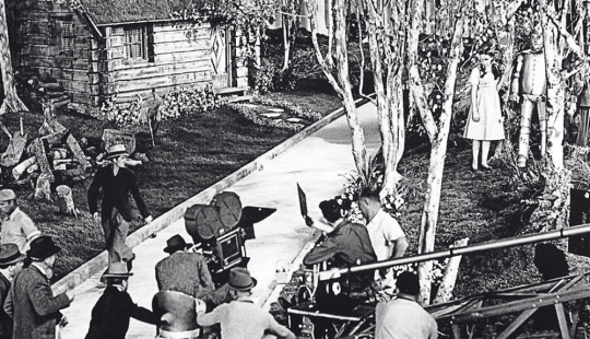 23 wild "secrets" of old Hollywood movies that are shocking today