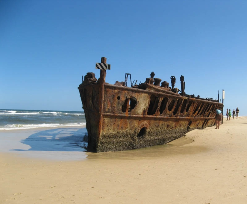 25 abandoned ships from around the world