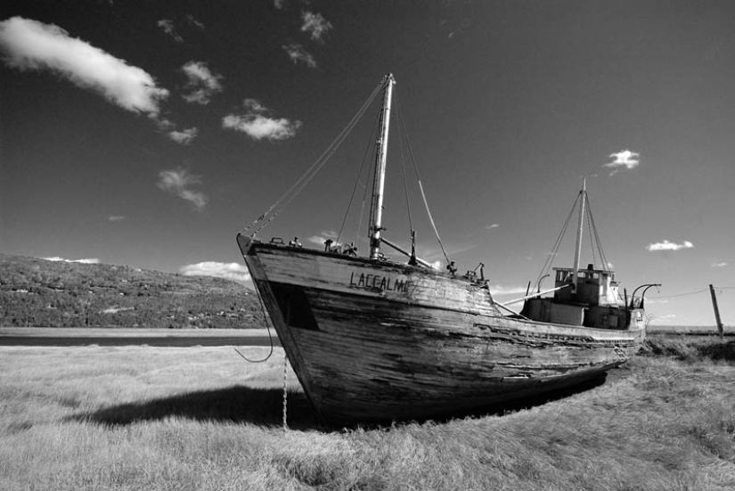 25 abandoned ships from around the world