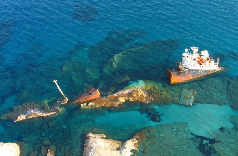 25 abandoned ships from around the world