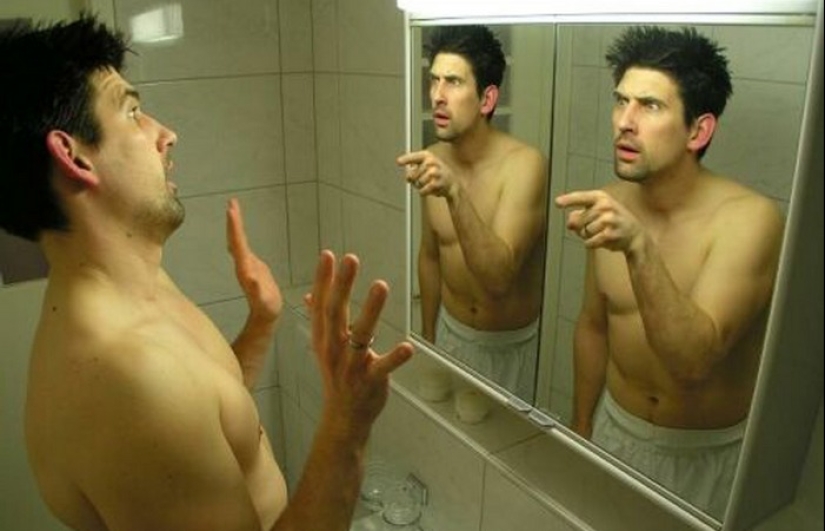 25 cosas que todas las personas hacen cuando piensan que nadie las ve 25 cosas que todas las personas hacen cuando piensan que nadie las ve