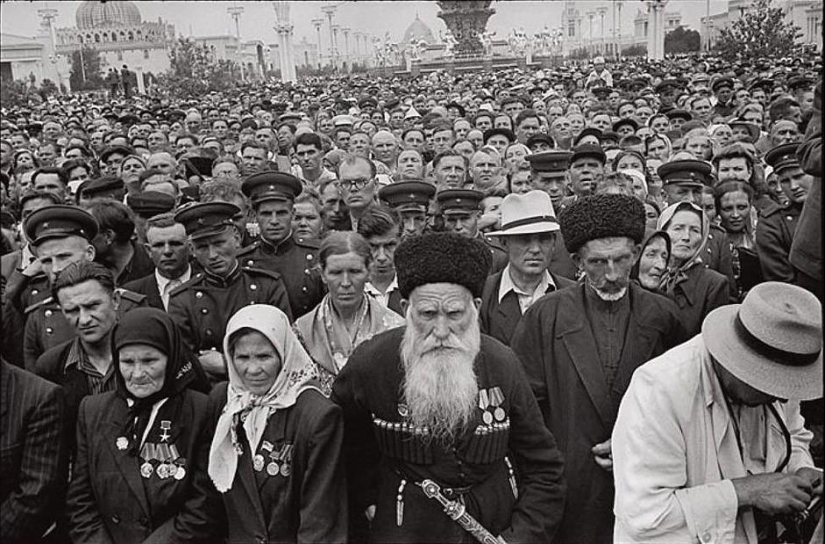25 frames of Henri Cartier-Bresson about Soviet life in 1954 25 frames of Henri Cartier-Bresson about Soviet life in 1954