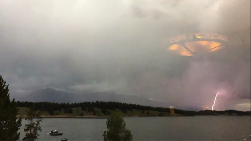 25 photos in which it is not clear where the reflection is, and where the reality is