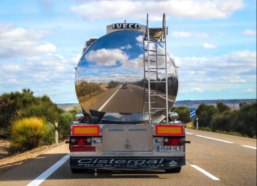 25 photos in which it is not clear where the reflection is, and where the reality is