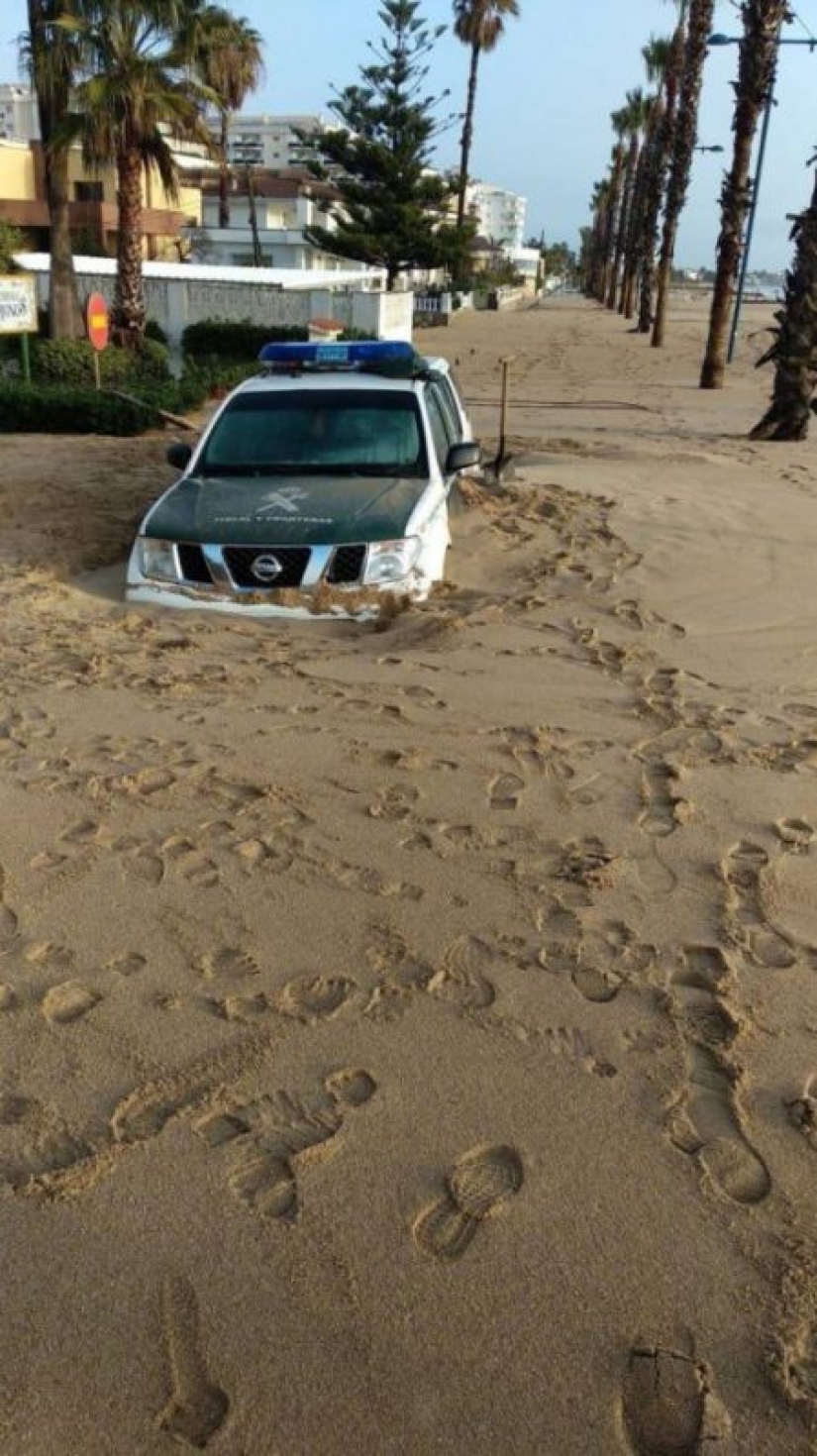 25 photos of people who clearly have big problems with luck