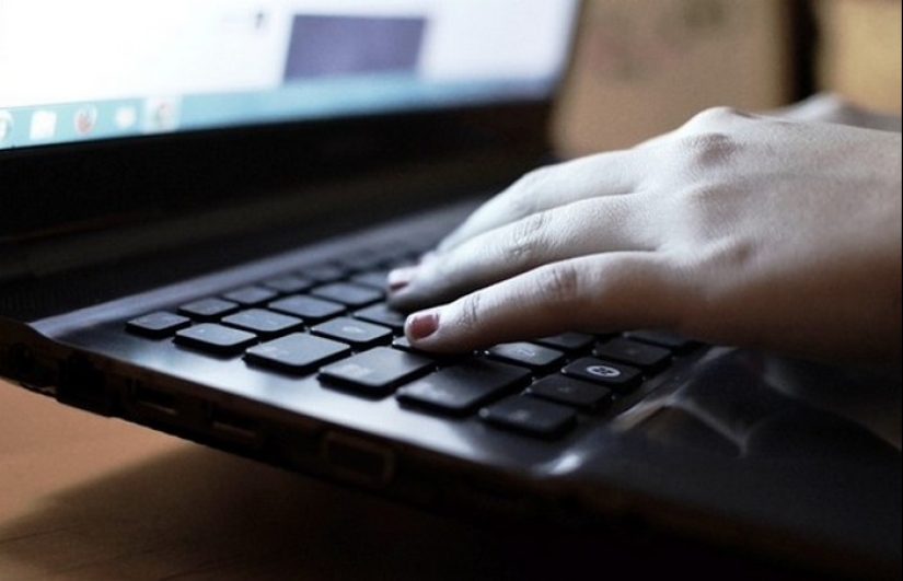 25 things that all people do when they think that no one sees them 25 things that all people do when they think that no one sees them