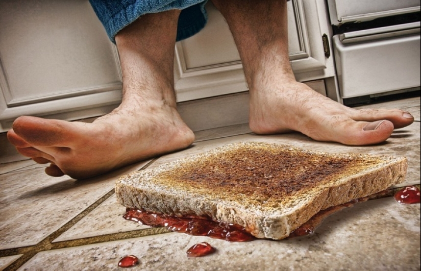 25 things that all people do when they think that no one sees them 25 things that all people do when they think that no one sees them