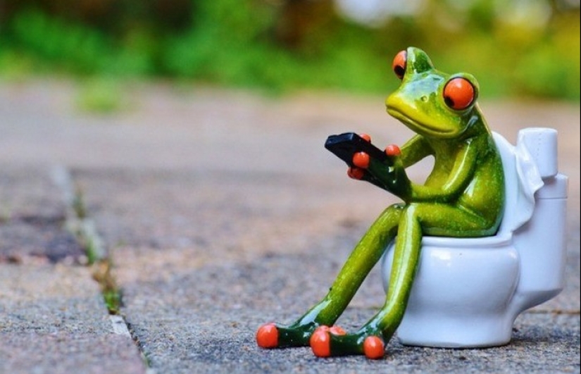 25 things that all people do when they think that no one sees them 25 things that all people do when they think that no one sees them