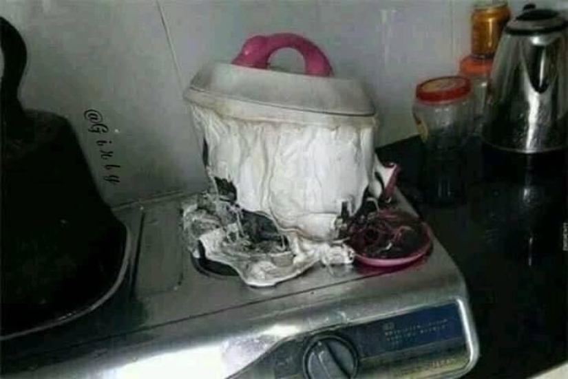 25 would-be cooks who have nothing to do in the kitchen 25 would-be cooks who have nothing to do in the kitchen