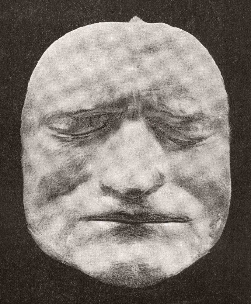 26 death masks of famous historical figures 26 death masks of famous historical figures