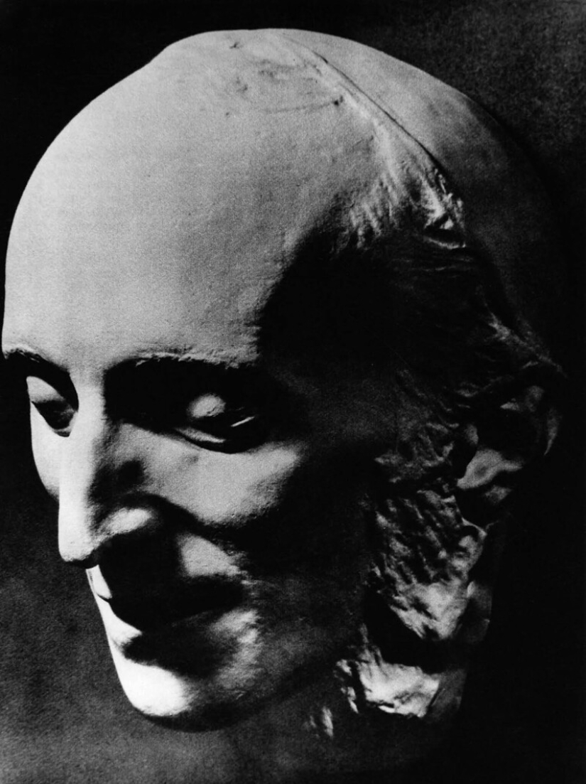 26 death masks of famous historical figures 26 death masks of famous historical figures