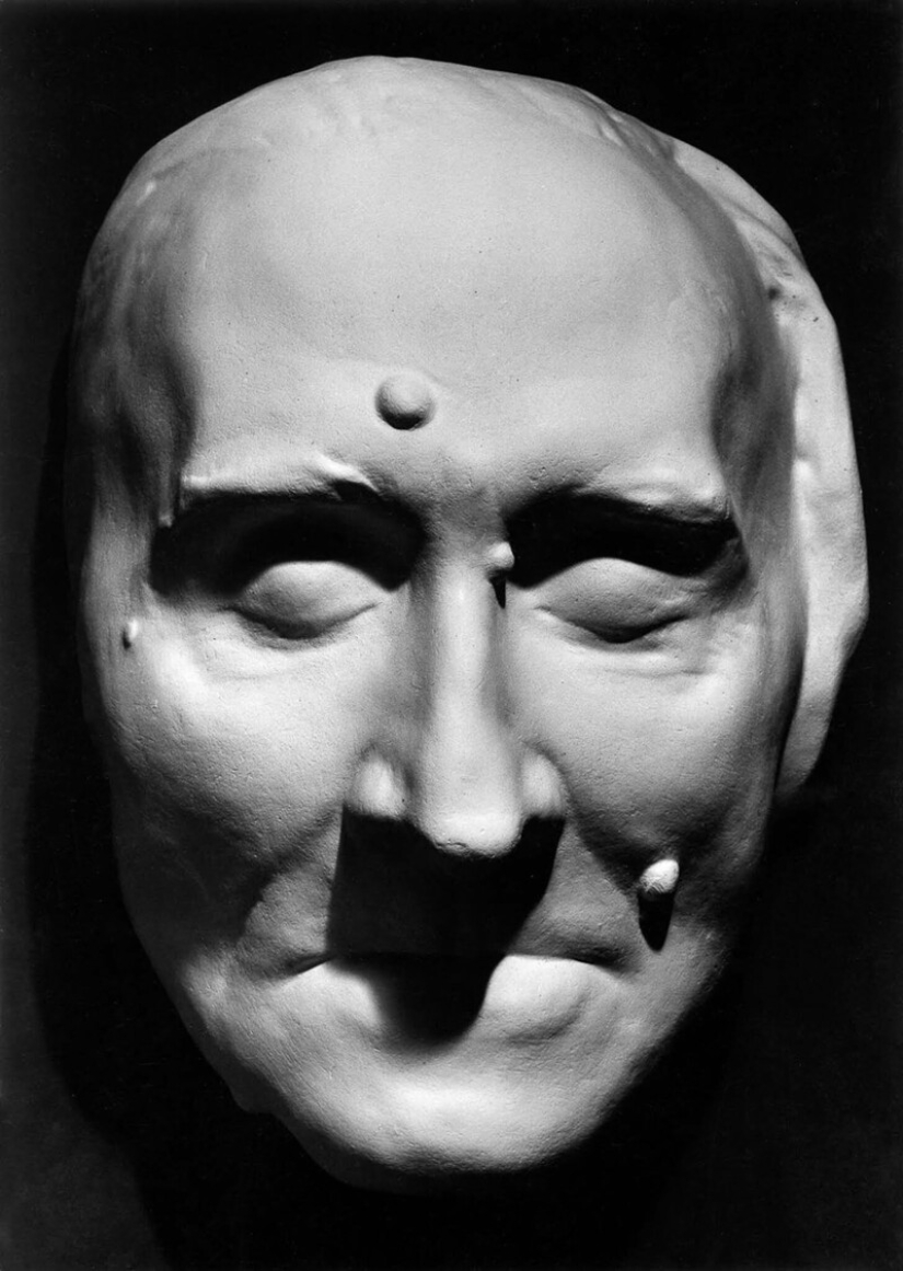 26 death masks of famous historical figures 26 death masks of famous historical figures