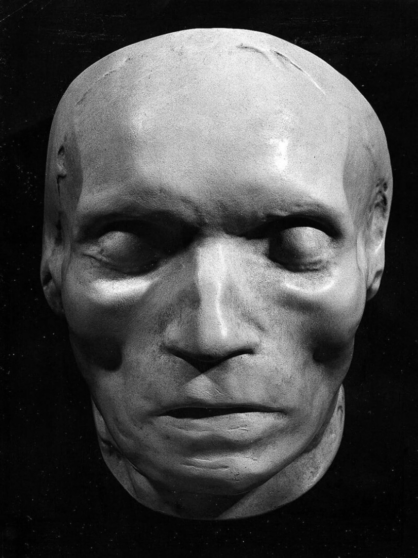 26 death masks of famous historical figures 26 death masks of famous historical figures