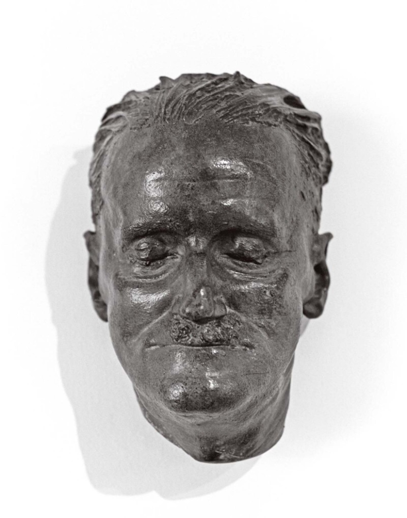 26 death masks of famous historical figures 26 death masks of famous historical figures