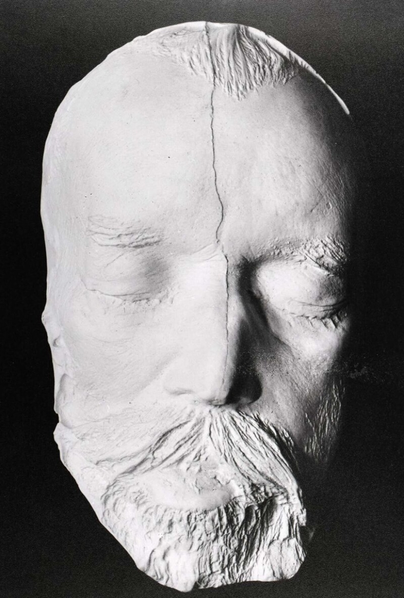 26 death masks of famous historical figures 26 death masks of famous historical figures