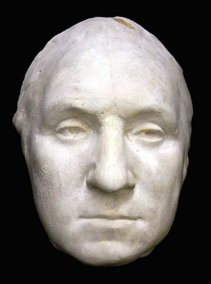 26 death masks of famous historical figures 26 death masks of famous historical figures