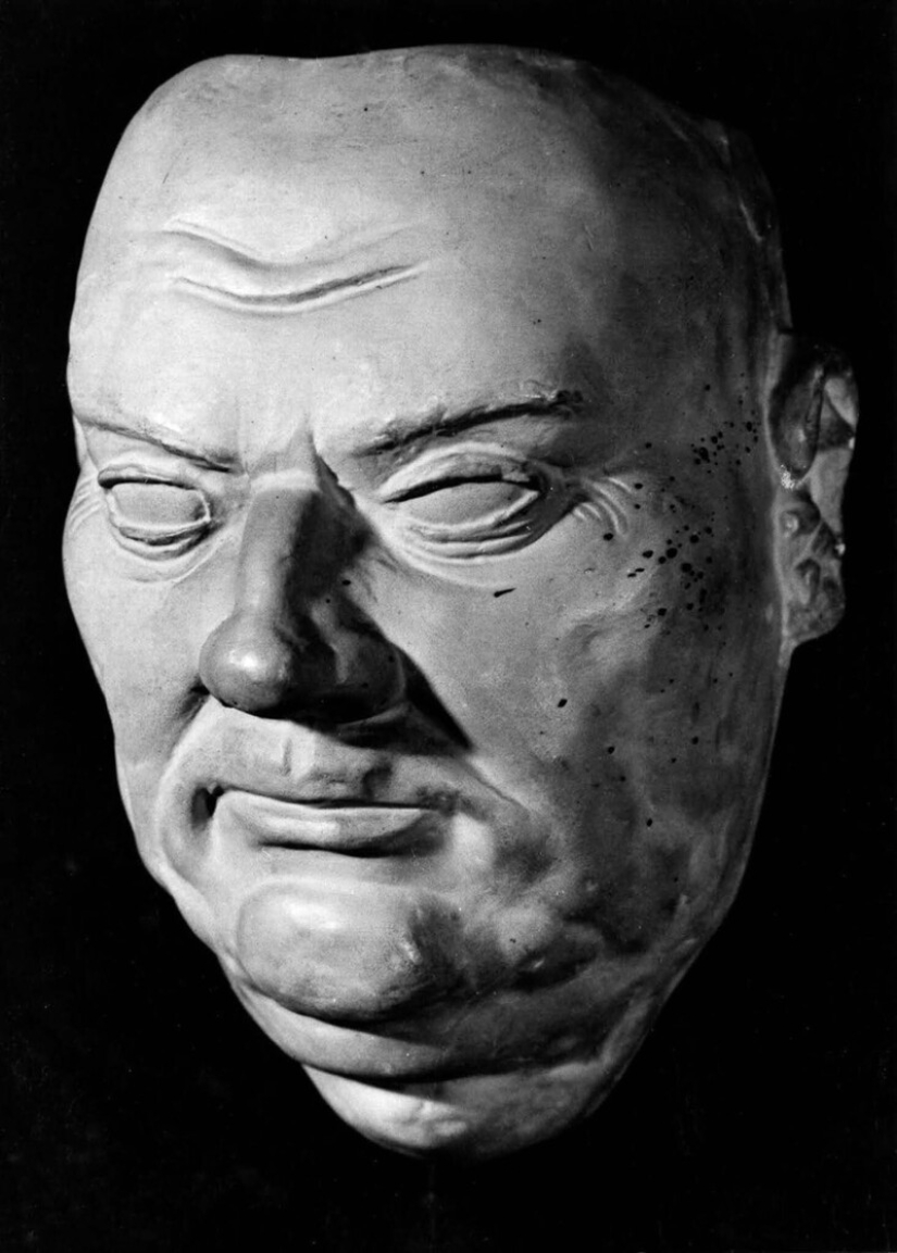 26 death masks of famous historical figures 26 death masks of famous historical figures