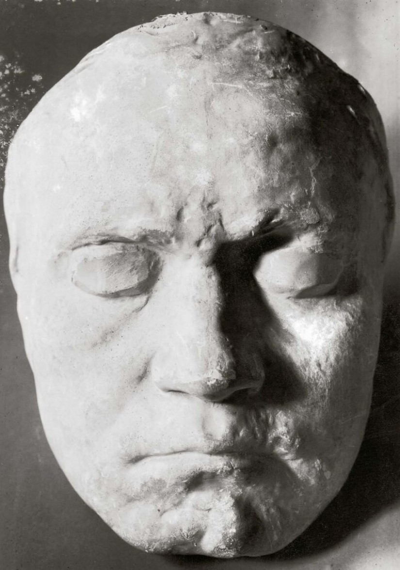 26 death masks of famous historical figures 26 death masks of famous historical figures
