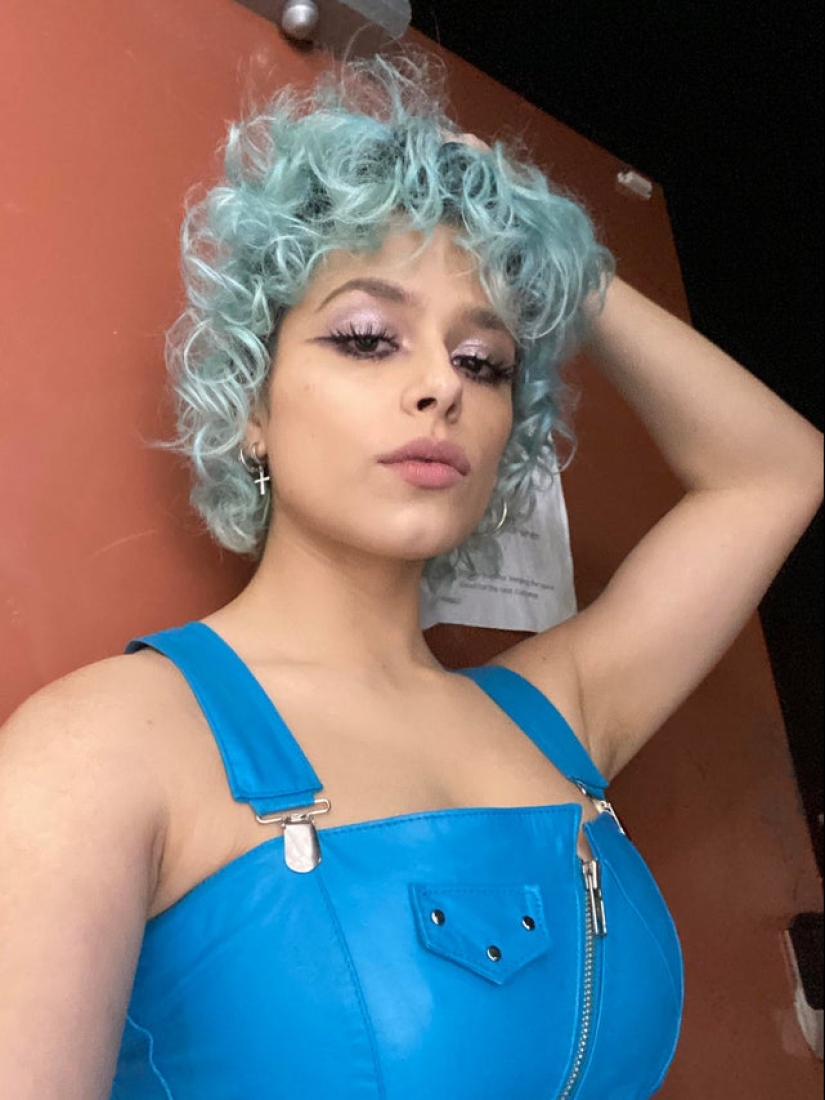 27 fotos de chicas que se aventuraron a teñir el cabello brillante 27 fotos de chicas que se aventuraron a teñir el cabello brillante