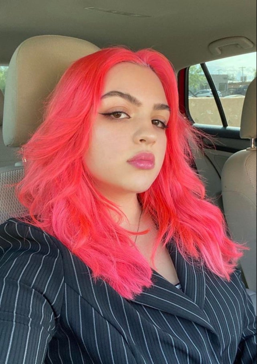 27 fotos de chicas que se aventuraron a teñir el cabello brillante 27 fotos de chicas que se aventuraron a teñir el cabello brillante
