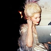 28 funny shots from film sets