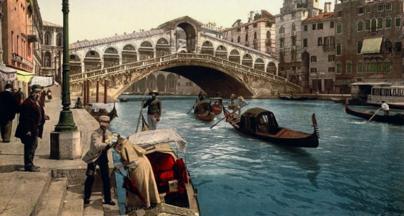 30 color photographs of Venice in the 1890‑ies