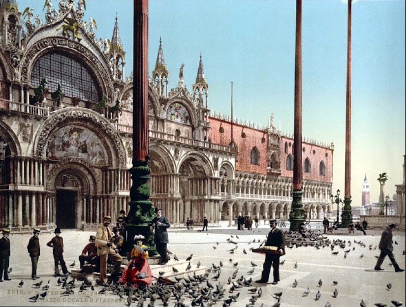 30 color photographs of Venice in the 1890‑ies