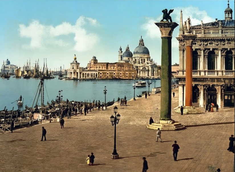 30 color photographs of Venice in the 1890‑ies