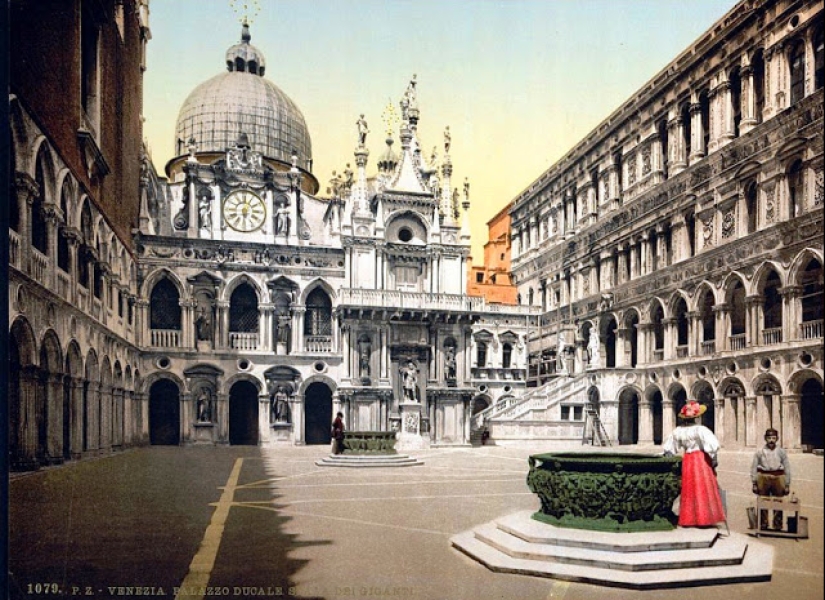 30 color photographs of Venice in the 1890‑ies