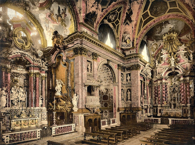 30 color photographs of Venice in the 1890‑ies