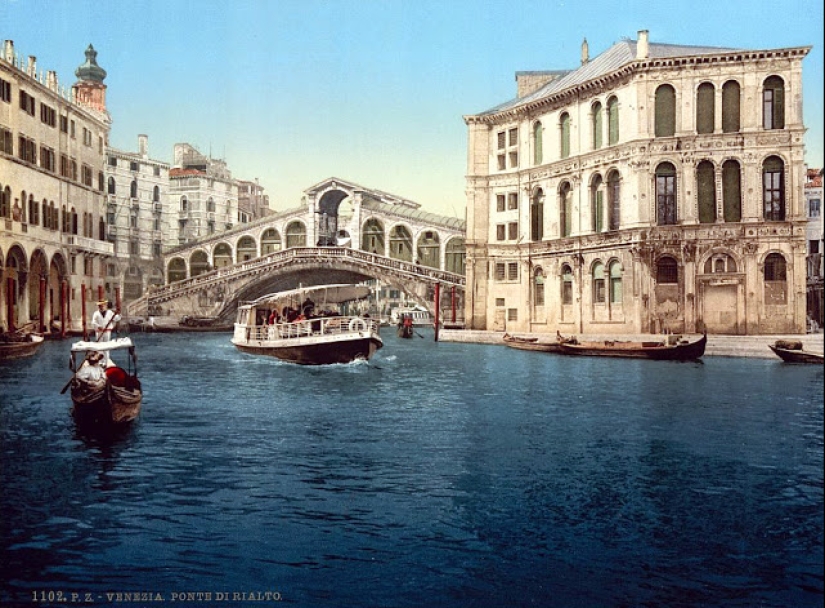 30 color photographs of Venice in the 1890‑ies