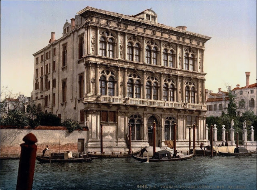 30 color photographs of Venice in the 1890‑ies
