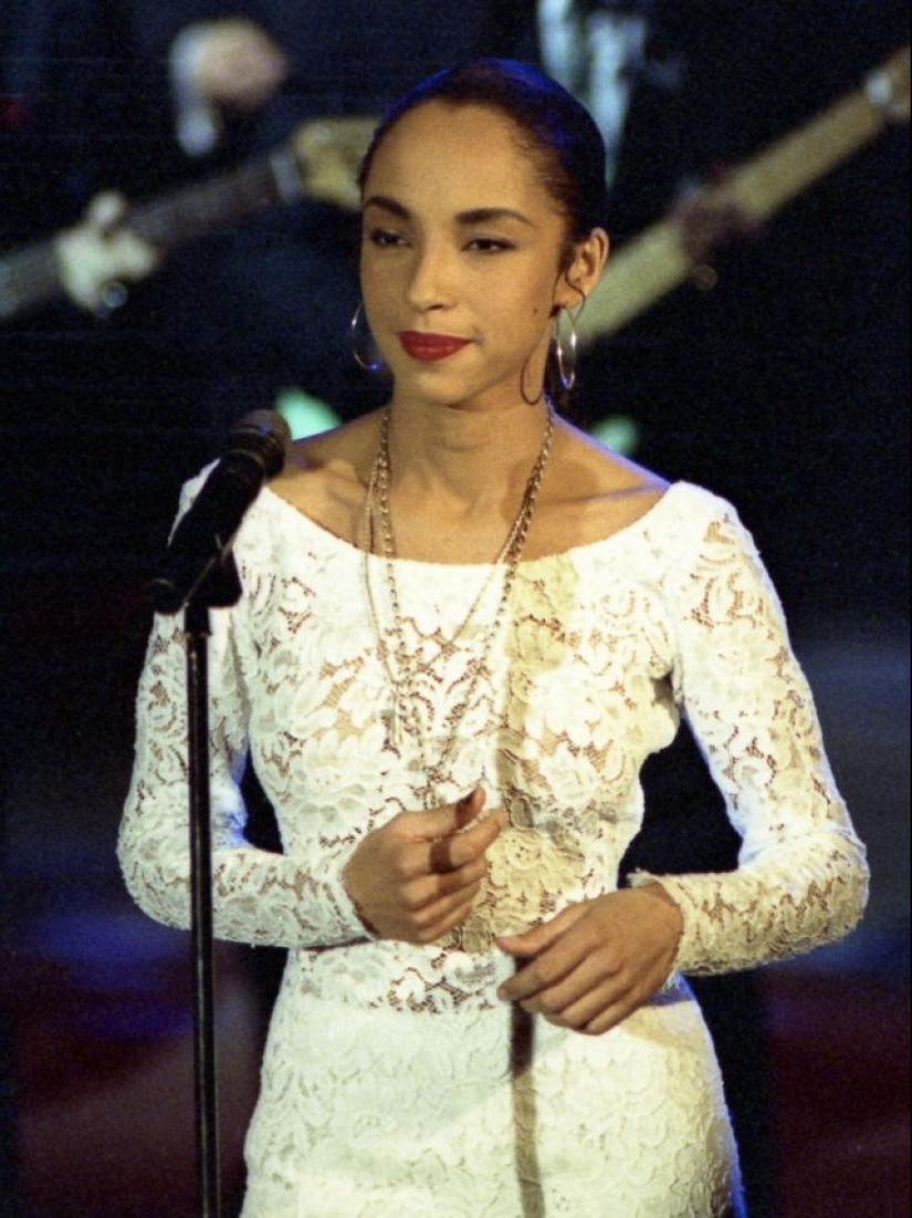 30 fotos de un joven Sade Adu, uno de los cantantes británicos más exitosos de la historia 30 fotos de un joven Sade Adu, uno de los cantantes británicos más exitosos de la historia